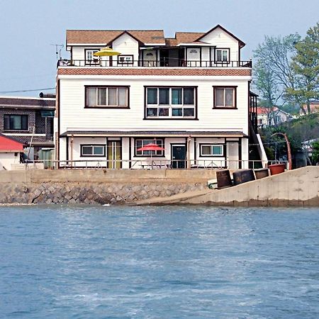 Taean Gaetyeowool Pension Exterior photo