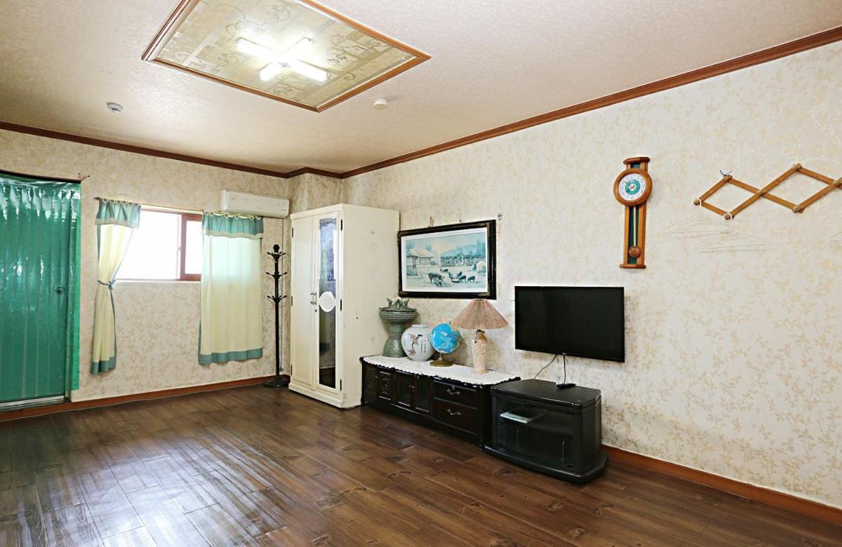 Taean Gaetyeowool Pension Room photo