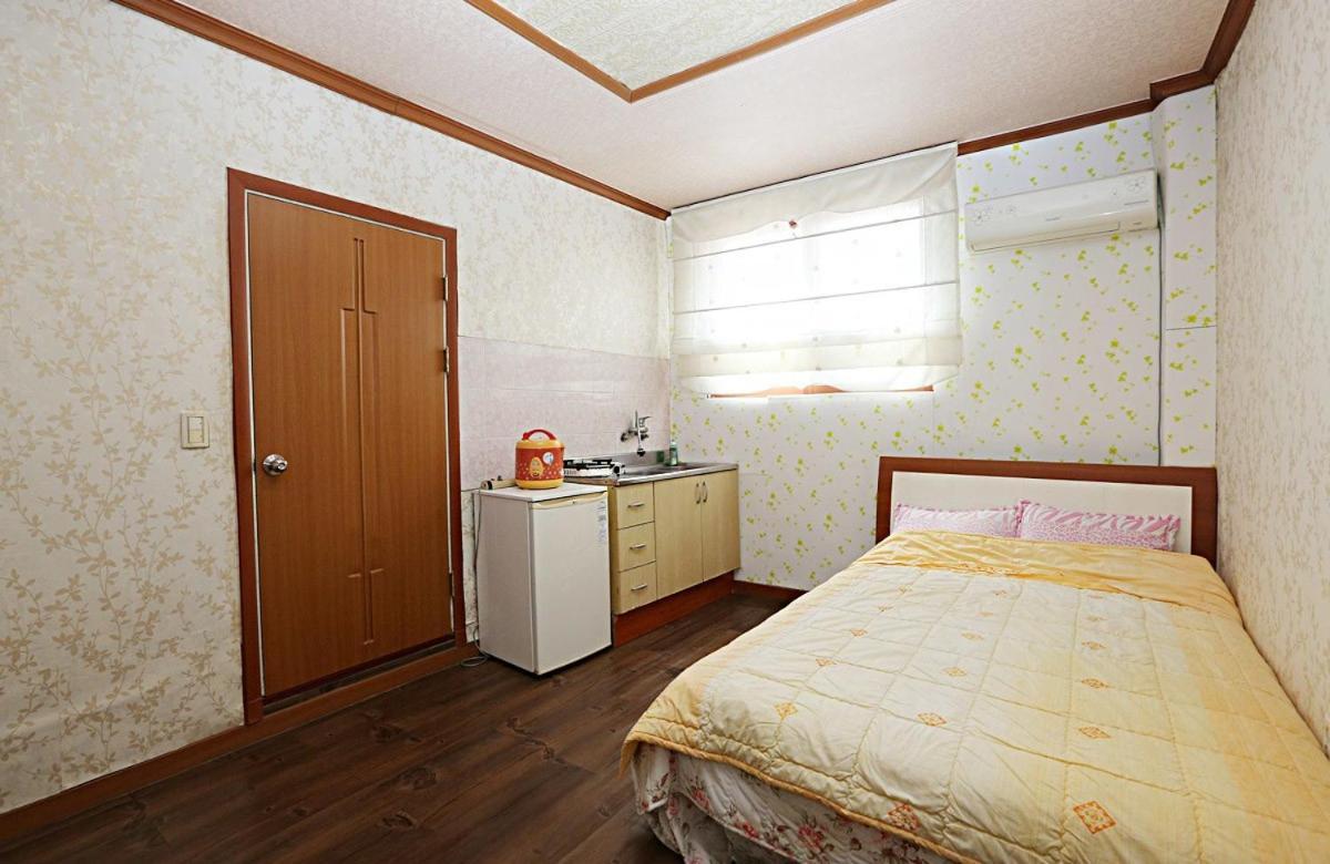 Taean Gaetyeowool Pension Room photo