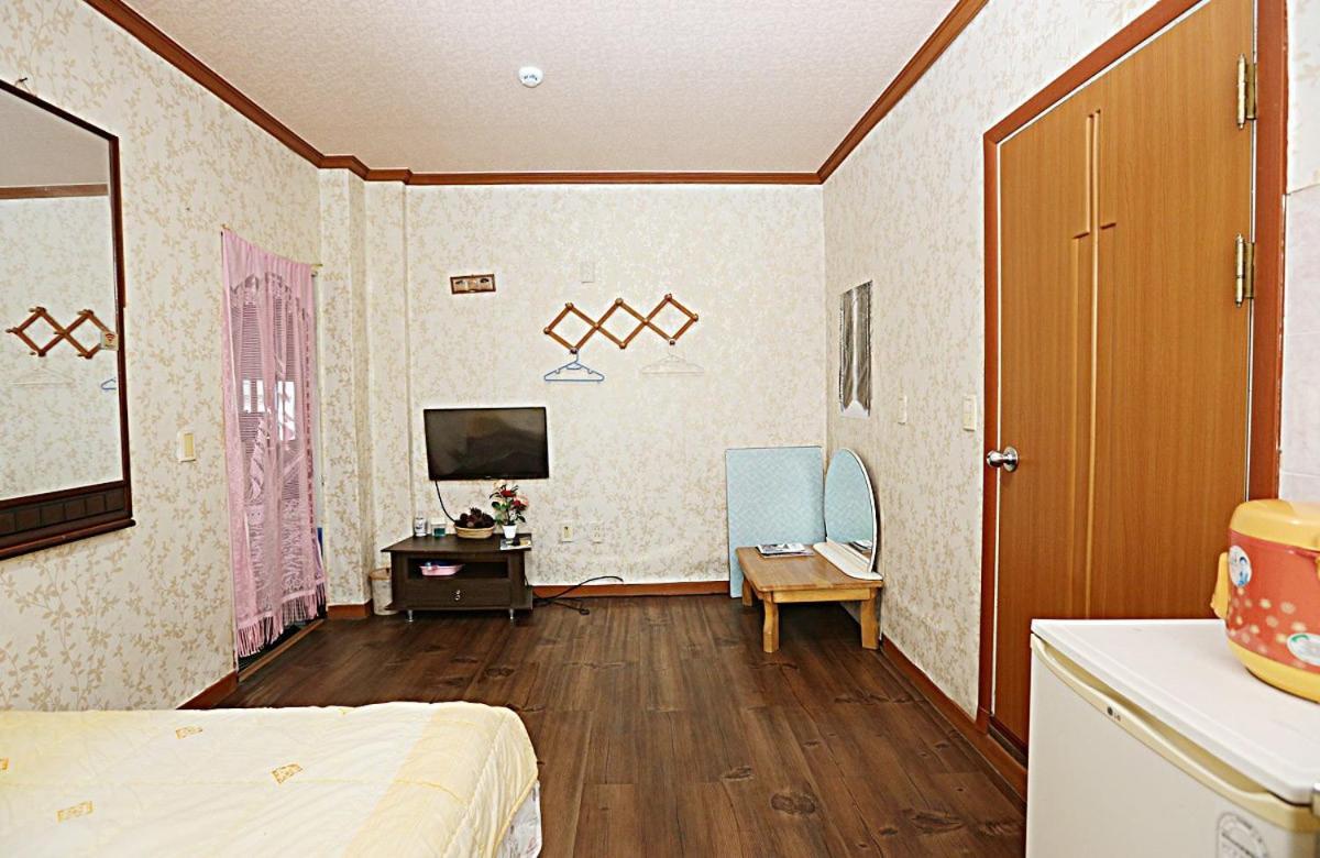 Taean Gaetyeowool Pension Room photo