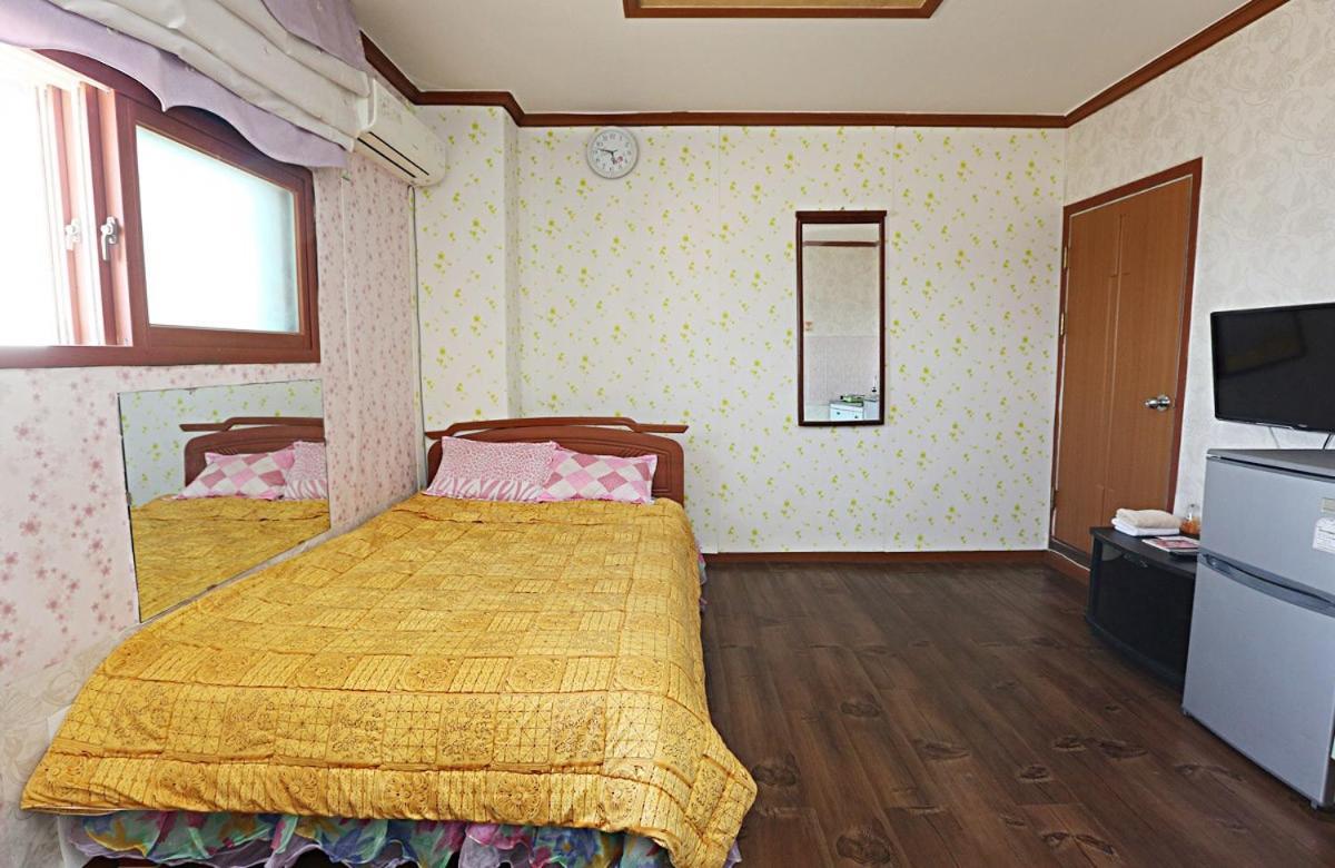 Taean Gaetyeowool Pension Room photo