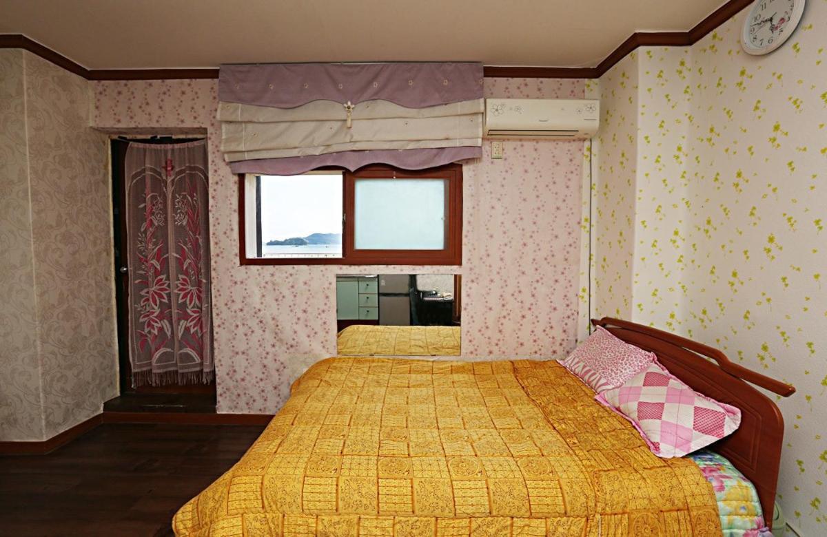 Taean Gaetyeowool Pension Room photo