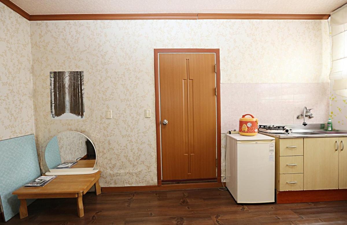 Taean Gaetyeowool Pension Room photo