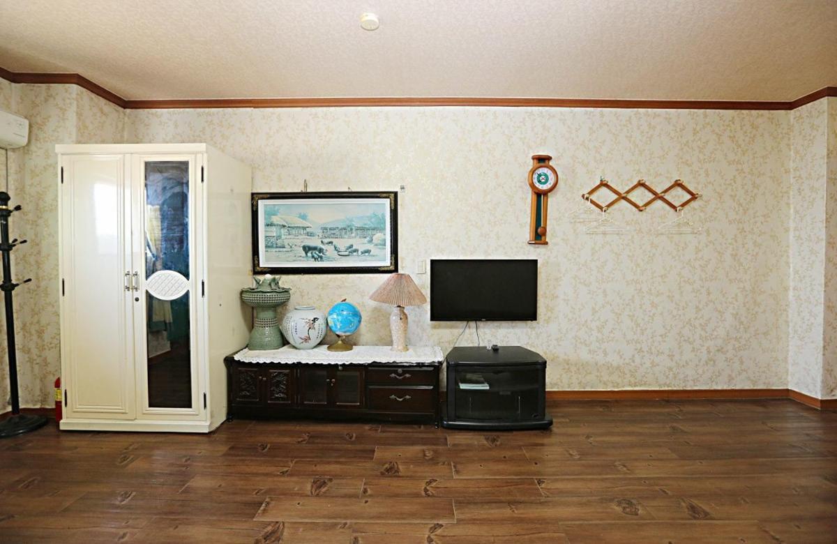 Taean Gaetyeowool Pension Room photo