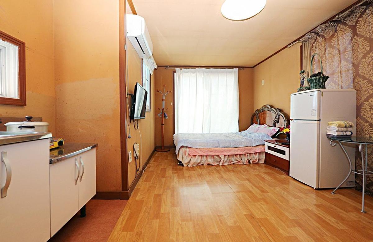 Taean Gaetyeowool Pension Room photo