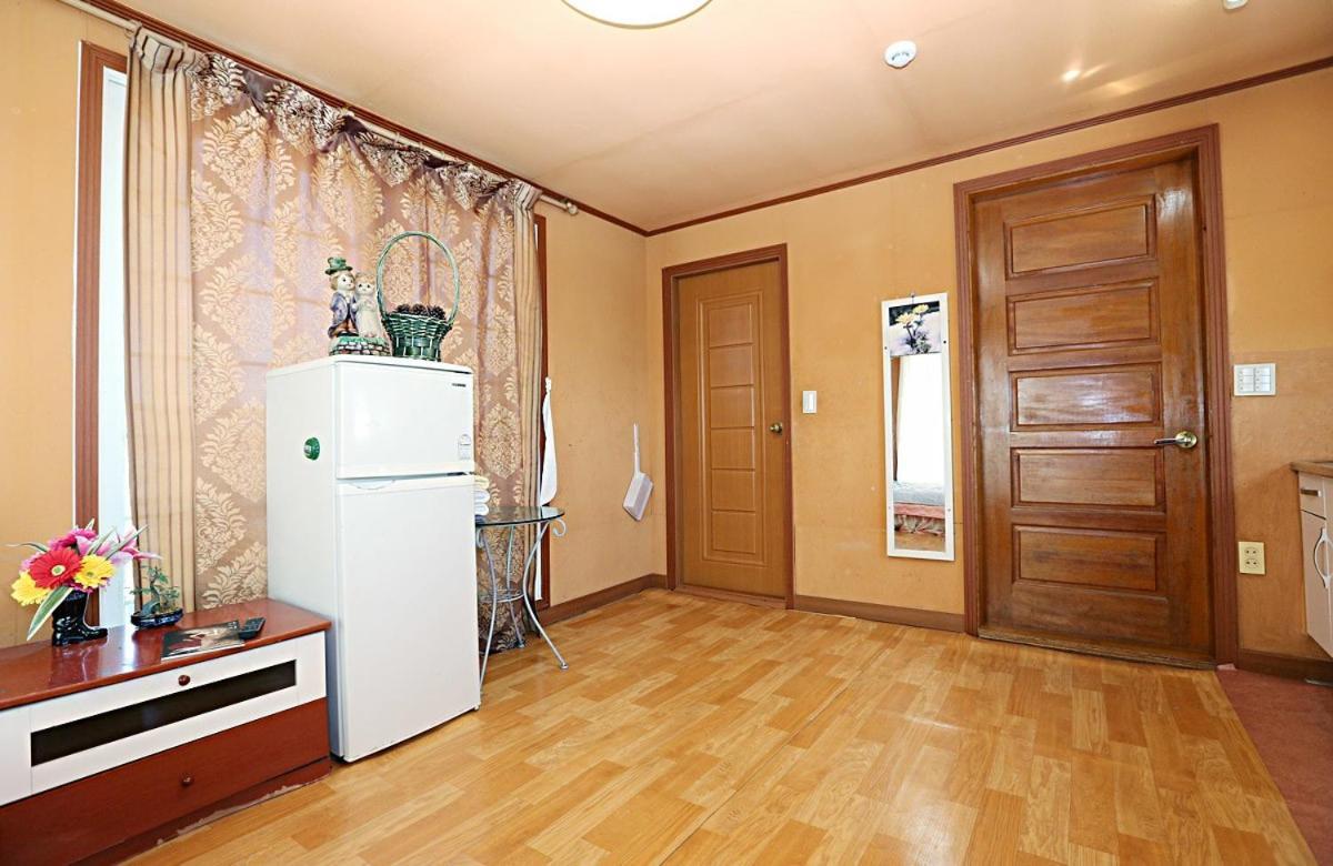 Taean Gaetyeowool Pension Room photo