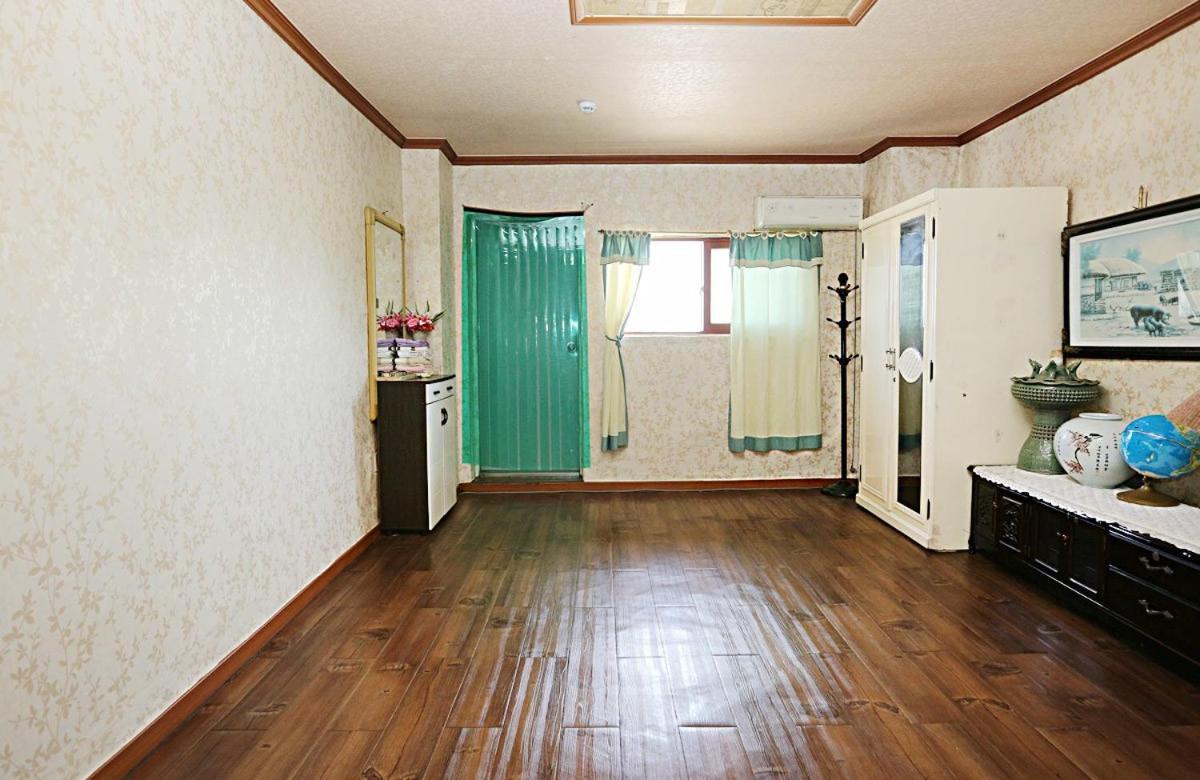 Taean Gaetyeowool Pension Room photo