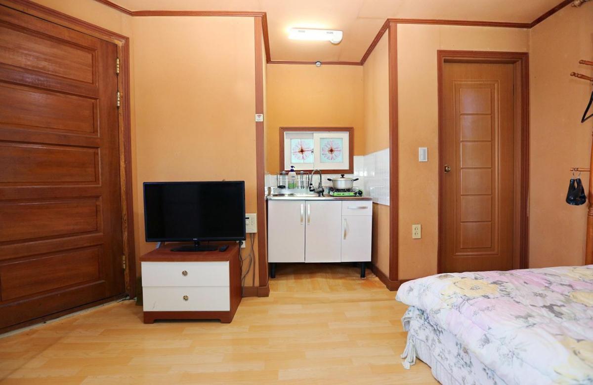 Taean Gaetyeowool Pension Room photo