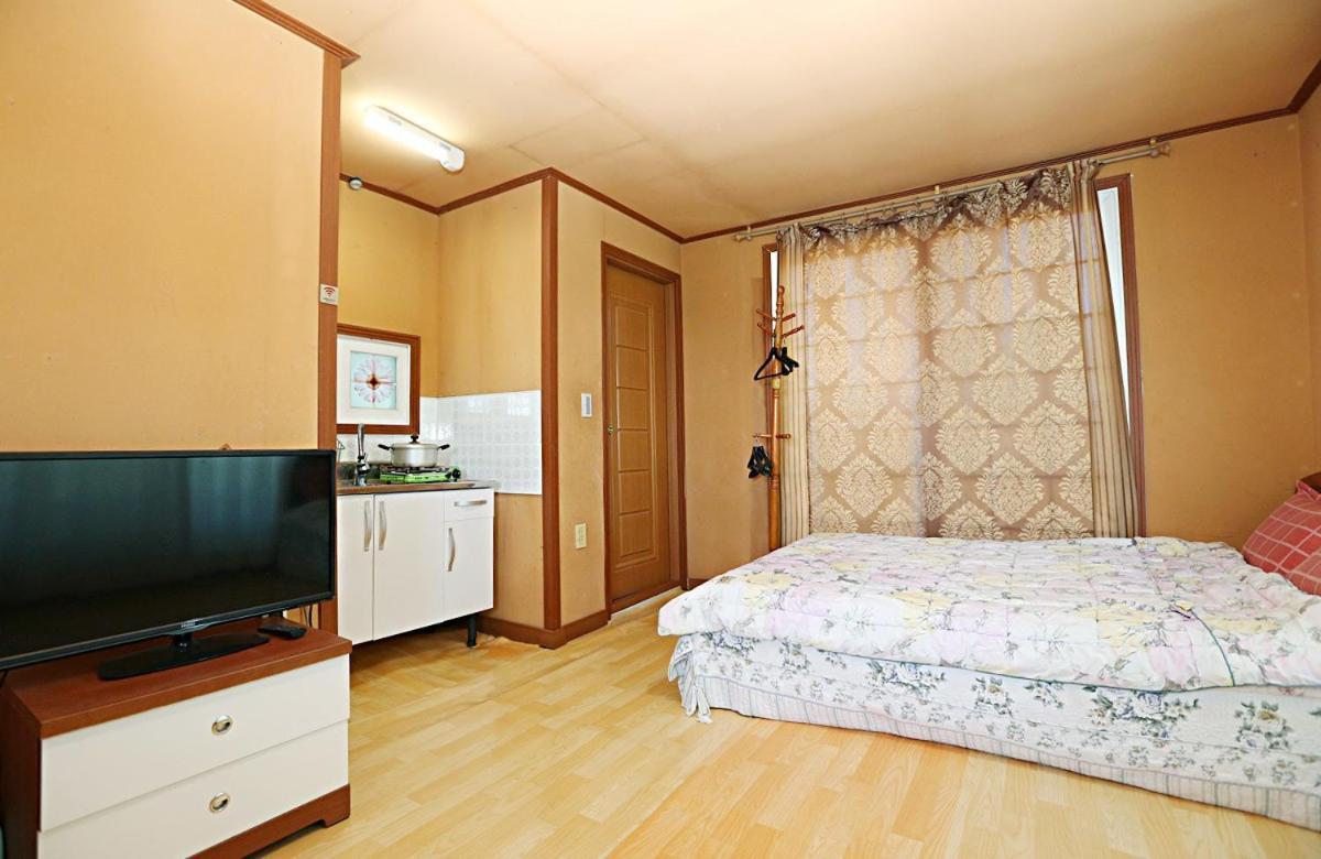 Taean Gaetyeowool Pension Room photo