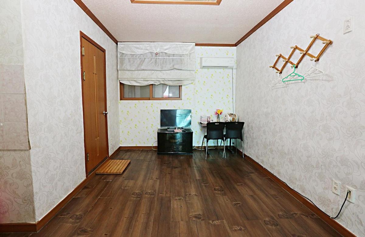 Taean Gaetyeowool Pension Room photo