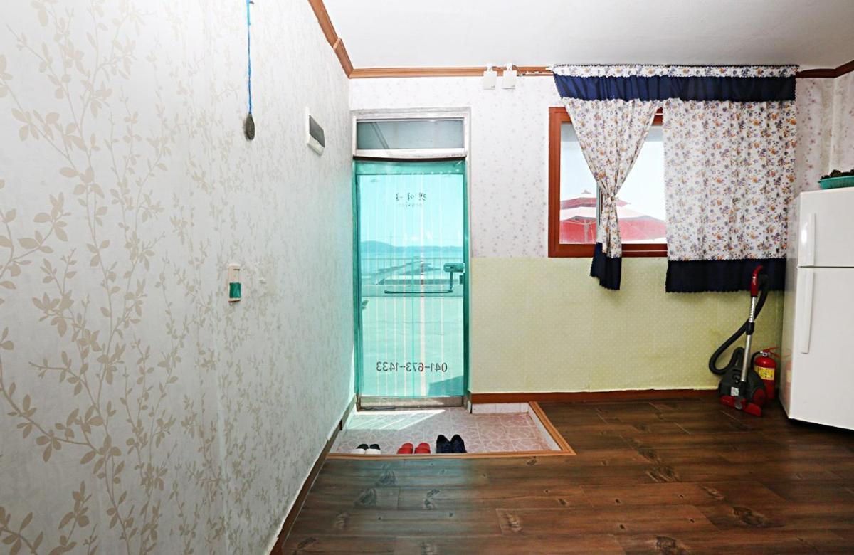 Taean Gaetyeowool Pension Room photo