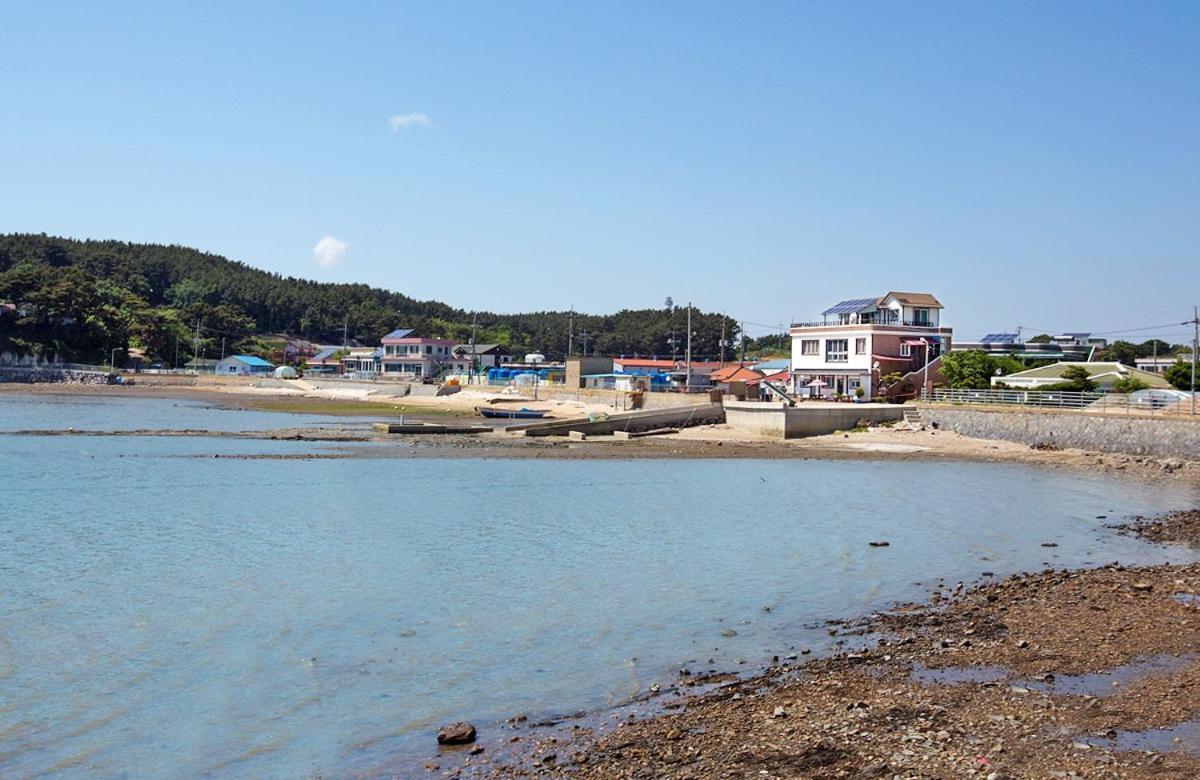 Taean Gaetyeowool Pension Exterior photo