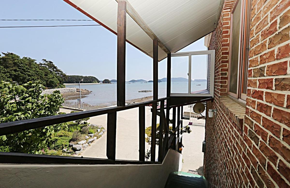 Taean Gaetyeowool Pension Exterior photo