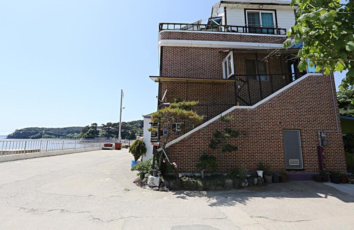 Taean Gaetyeowool Pension Exterior photo