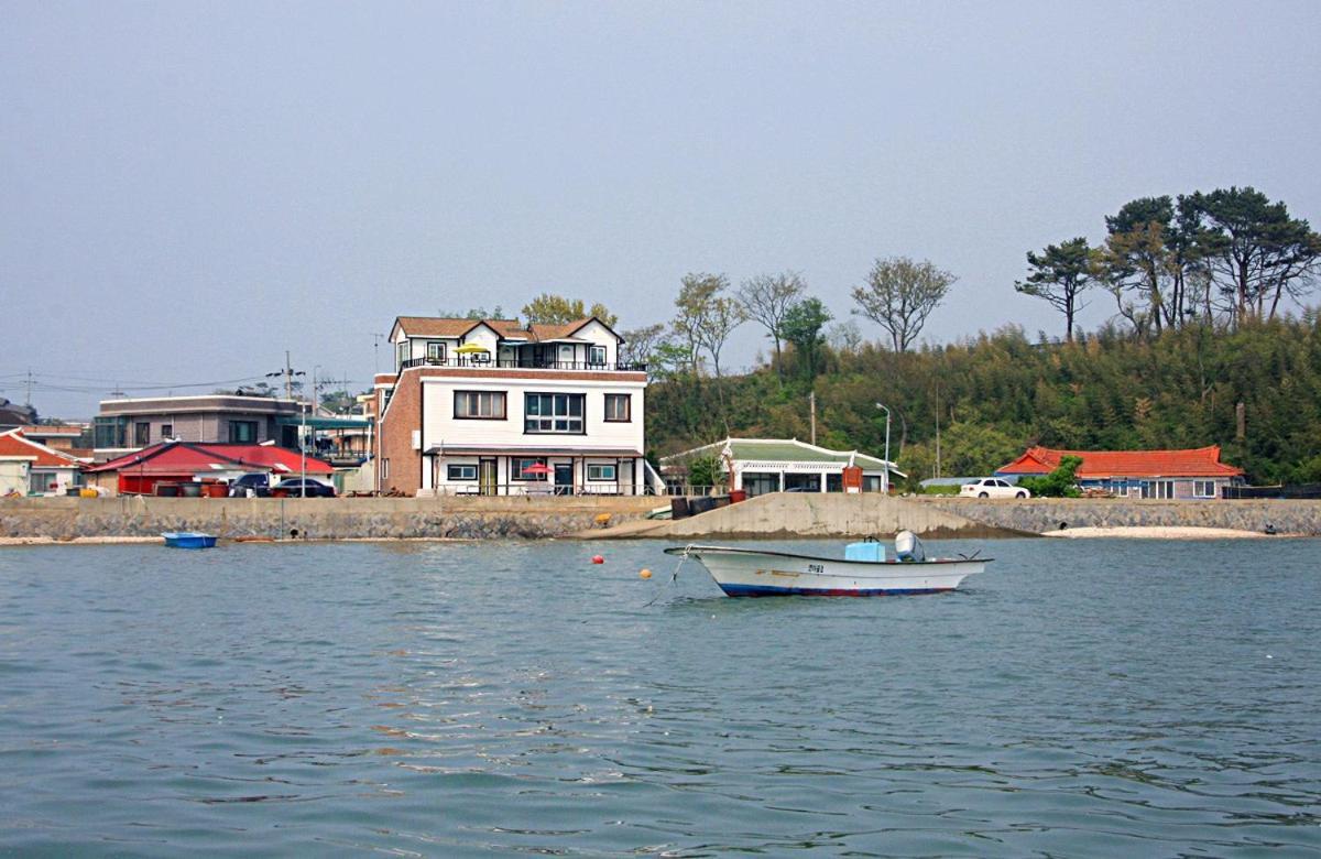 Taean Gaetyeowool Pension Exterior photo