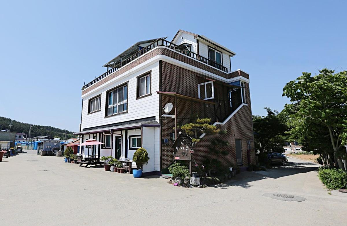 Taean Gaetyeowool Pension Exterior photo